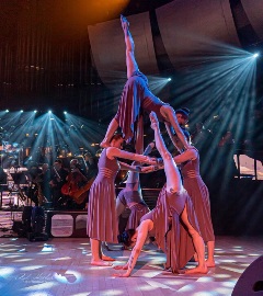 5 dancers from the Viva Dance company in a complex pyramid configuration