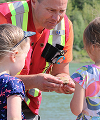 Keith Diakiw teaches children about rocks along the North Saskatchewan River