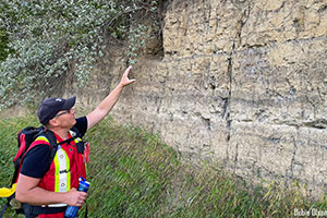 Keith Diakiw, P.Geo., teaches about geoscience on his tours.